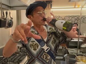 Yosuke Kubozuka Instagram - 2024.7.29(mon)

GolfにてALEXからのパンチラインで
気づき。
1Swing,1Riddim,1Love.

渦巻ダイちゃん
#よこのいと
オープンおめでとう㊗️