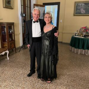 Youlika Skafida Instagram - Μεγάλη χαρά έχω που ήμουν μέρος της ομάδας που διηγήθηκε την ιστορία αυτών των κοριτσιών. 
Πόσο πολύ γελούσα στις αρχές όταν έλεγα ότι θα παίξω στη σειρά ψυχοκόρες και με ρωτούσαν αν θα κάνω και εγώ μία ψυχοκόρη αλλά εγώ απαντούσα ότι έχω μεγαλώσει πια!
Τι σκεφτόταν άραγε ο Μιχάλης Χαραλαμπίδης όταν με πρωτοσυνάντησε στο δοκιμαστικό όπου εμφανίστηκα με ρούχα ό,τι να’ναι και μαλλιά ανακατεμένα από τη μηχανή και χωρίς να έχω μάθει απέξω το κείμενο που μου έστειλαν γιατί νόμιζα ότι είχα πάει να πάρω το ρόλο και όχι ότι είχα πάει να κάνω δοκιμαστικό!
Τι καλή και ευγενική ήταν μαζί μου η Φρόσω Ράλλη που μου έδωσε 10 λεπτά να μάθω τα λόγια και τι όμορφα που ήταν να τη βλέπω με την άκρη του ματιού μου να χαμογελάει την ώρα που έκανα το δοκιμαστικό.
Πόσο χάρηκε η Ειρήνη Σουγανίδου με το νέο της εγκυμοσύνης μου και ποσό με ελάφρυνε η στάση της!
Πολλοί όμορφοι άνθρωποι μαζεμένοι και πόσο πολύ γελάσαμε σ’εκείνο το σπίτι στη Δροσοπούλου!
Αλέξανδρε, Οδυσσέα, Μαργαρίτα,Δημήτρη,Οδυσσέα 
Ευχαριστώ πολύ για όλα!
Μετά τον πρώτο μήνα γυρισμάτων ξεκίνησε η εγκυμοσύνη μου,ευτυχώς η κοιλιά άρχισε να φαίνεται προς τον 7ο μήνα!
Γέννησα 20 μέρες μετά το τελευταίο μου γύρισμα! Αυτή η δουλειά έχει ξεχωριστή θέση στην καρδιά μου.
#psyxokores #WhatATeam #yakinthos