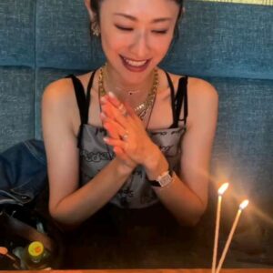 Yu Yamada Instagram - 誕生日って
やっぱり嬉しいものですね♡♡♡

ありがとう❤

美女に囲まれて
色んなトーク♡♡♡♡

勉強になりました♡

運動もそろそろしないと！！！！