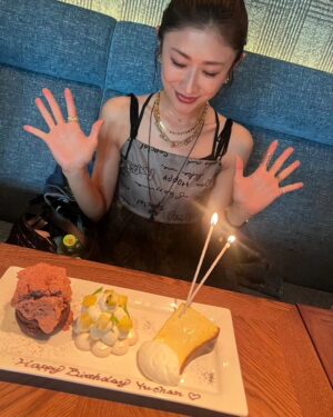 Yu Yamada Instagram - 誕生日って
やっぱり嬉しいものですね♡♡♡

ありがとう❤

美女に囲まれて
色んなトーク♡♡♡♡

勉強になりました♡

運動もそろそろしないと！！！！