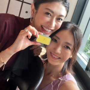 Yu Yamada Instagram - サプライズで誕生日をお祝いしてくれました。

まさかのマネージャーやヘアメイク
親太朗まで巻き込み、衣装を着て取材場まで行ったら
皆がいて頭の中が混乱(爆)

いやー、やられました(笑)

パワフルな皆にお祝いして貰って
エナジーチャージw

なかなか会えなかった方にも会えて、すごーく嬉しかったです！！！

ご飯もケーキも美味しかった♡

みんなーありがとう❤