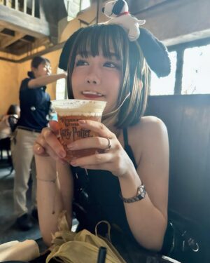 Yui Arata Instagram - おはようございます☀️
今日もがんばろー
いつだかの写真

#ショートボブ #新唯 #あらたゆい #ミスspa2022グランプリ #グラビア #リングガール #レースクイーン