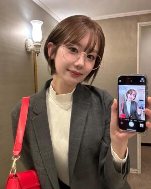 Yui Arata Instagram - 流行りに乗ってみた
2枚目ひとりでたのしそう！

#この撮り方名前なんていうの　#ショートヘア　#ショートカット　#新唯