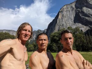 Yuji Hirayama Instagram - On the last day of the trip, we toasted at the Ahwahnee Hotel 🥂 to end the trip.
It was a trip with no plans, staying for 6 days and climbing for 6 days.
My body was sore all over, but I boarded the return flight ✈️.
It was a trip to recall various memories and rewrite them in the memories of the three of us.

Life may be like a moment.
Each person has the role of passing on the baton from their ancestors to future generations, and there are good old things in our own way.

It was a trip that made me want to talk about our legacy and history as much as possible.
The future should be decided by the young people who create the future to continue from us and we (old man) have to leave our wisdom behind.

Hans @hansflorine , who is active at 30 years 2 time old, is almost his birthday🥂🥂 cheers until we meet again 😆👍🍻
And to Johan @mus_johan , who came up with the idea for this trip, it was a great trip. Thank you 😊

旅の最終日、アワニーホテルで乾杯🥂、旅の締め。
6日滞在で6日登ると言う凄いノープランの旅。
身体はあちこち痛いまま、帰りのフライト✈️に乗る。
様々な記憶を思い出し、3人の記憶に再び綴る旅だった。

人生は一瞬のようなものかもしれませんね。
祖先から後世にバトンを繋ぐ役割を一人一人になっていて、古き良きものはそれなりに存在する。

自分達の遺産や歴史はできる限り語りたいと思う旅となった。
未来は未来を作る若者が判断すべきで、おじさん達は知恵を残していかなければ行けない。

還暦にして、アクティブなハンス @hansflorine 、もうすぐお誕生日ですね！
また会う日まで😆👍🍻
そして、この旅を発案してくれたヨハン @mus_johan 、最高の旅でした。ありがとう😊

@thenorthfacejp @thenorthface @thenorthface_climb 
@lasportivajp @beal.official @carbongrip @climbskinspain 
@basecamp_import @basecamp_hanno @basecamp_mgmt 
@yosemitenps @hansflorine @mus_johan 

#neverstopexploring #tnfathletes #tnfjp #ザノースフェイス #yosemitenationalpark #tradclimbing #フリークライミング