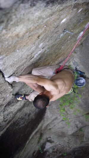 Yuji Hirayama Instagram - Back in Japan 🇯🇵 
Trying some of trad climbing ✨✨😎

日本に戻ってきました🇯🇵
早速トラッドクライミングへ✨✨😎

#neverstopexploring #tnfathletes #tnfjp #ザノースフェイス #ssk #tradclimbing #フリークライミング

#Repost @hagi_satoru
・・・
Yuji on “Amethyst”
Screening tomorrow at 5pm!
@yuji_hirayama_stonerider