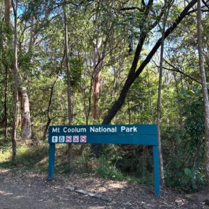 Yuji Hirayama Instagram - 日本に帰る前日、オーストラリアの岩を登るチャンスがあった🇦🇺
@lucyclimbing が僕をMt coolum に連れて行ってくれた⛰️
ブリスベンから車で1時間45分ぐらいSunshine cost 近くにある。ビーチが岩場から眺められるロケーション🏖️

そしてクライミングスタイルも無茶苦茶スペシャルだった。
オーバーハングにかなり飛び出たマクロホールドをニーバーを駆使して登るのだが、慣れてない僕は上手くニーバーが支えなくて尋常なくパンプした。アップのつもりだったけど何度も落ちそうだった。

オンサイトする事ができたけどほんと難しかった😅
 “Wholly Calamity” 
グレードは26

短いオーストラリア滞在を岩場で締めくくり最高のツアーでした。 @lucyclimbing 岩場に連れて行ってくれてありがとう✨✨🙏

The day before I returned to Japan, I had a chance to climb on rock in  Australia 🇦🇺 
@lucyclimbing took me to Mt Coolum⛰️
It's about an hour and 45 minutes by car from Brisbane, near Sunshine Cost. You can see the beach from the crags 🏖️

And the climbing style was also insanely special.
I feel like climbed on macro holds that were quite overhanging, using kneebars, but I wasn’t used to it, so my kneebars didn't support me well and I pumped like crazy. I was trying to warm up, but I almost fell many times.

I on-sighted but it was very hard😅
 “Wholly Calamity” 
The grade is 26.

It was a great tour that ended my short stay in Australia. Thank you @lucyclimbing for taking me to the crag✨✨🙏

@lucyclimbing 
@oj.reeves 
@thenorthface 
@thenorthface_climb 
@thenorthfacejp 
@climbskinspain 
@beal.official 
@sendclimbing 
@carbongrip 
@basecamp_mgmt 
@lasportivajp 
@basecamp_onlineshop 
@basecamp_import

#オーストラリア#クイーンズランド #mtcoolum #neverstopexploring #tnfathletes #tnfjp #ザノースフェイス #brisbane #australia #フリークライミング