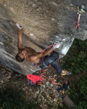 Yuji Hirayama Instagram - Cool line ✨✨ It’s 8b  in south France 🇫🇷 
It was short visit but we visit 4 different crags with @onceuponaclimb 😎 in 2015 summer. 
It would be great to visit France 🇫🇷again 😆

かっこいいラインだ〜✨✨
南フランス🇫🇷にある8b です。
短い滞在でしたが、2015年の夏に @onceuponaclimb 😎 と一緒に 4 つの異なる岩場を訪れました。
またフランス🇫🇷に行けたら最高ですね😆

Photo @gianelloni1 

@thenorthfacejp @thenorthface @thenorthface_climb 
@lasportivajp @beal.official @carbongrip @climbskinspain 
@basecamp_import @basecamp_mgmt 
@onceuponaclimb @gianelloni1 

#neverstopexploring #tnfathletes #tnfjp #ザノースフェイス #southfrance  #frenchstyle #フリークライミング
