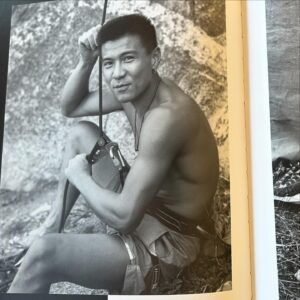 Yuji Hirayama Instagram - @hansflorine ハンスがそろそろ還暦を迎えると言うことで、共にコンペに出場したり、ヨセミテで時間を過ごした @mus_johan ヨハンと無計画で「ハンスに会いにヨセミテに行こう！！」と言うことになった。

まずは38年ぶりに1人でレンタカーを走らせヨセミテへ初めて入った道をマーセドからたどることから始まった。当時とほぼ同じ季節でのドライブで、乾き具合、木々の香り、目に入る景色などそのまま、ただ明らかに違うのは38年前はクライミングの夢を胸いっぱいに溜めた自分と、それなりに夢を全力でチャレンジした今の自分では感じ方が大きく変わっていて、公共バスで入った38年前、ガラス越しに現れる雑誌でしか観たことのない岩を観て声を上げていた自分を思いだした。

そんな自分がたどった、もう戻ることのできない時間を思いだすような旅になっている。

当時、過ごした仲間と再び時間を過ごし、忘れていた事が甦る、そんな時間を3日程過ごし、最高に楽しい✨✨✨
ハンス、ヨハンと共にどんな旅になるか楽しみ😆

@hansflorine Hans is about to turn 60, so @mus_johan Johan and I, who participated in competitions together and spent time in Yosemite, decided without any plan to go to Yosemite to see Hans!!

First, Driving a rental car alone I started by retracing the road from Merced that I first entered Yosemite 38 years ago. I drove in almost the same season as back then, and the dryness, the smell of the trees, the scenery I saw, etc. were the same, but what was clearly different was that 38 years ago, when I had my heart full of dreams about climbing, and now, I had challenged my dreams to do the best, my feelings have changed greatly. I remembered myself 38 years ago when I took a public bus and shouted out at the rocks that I'd only seen in magazines through the car window.

This trip that reminded me of the time I went through and can never go back.

It’s been a great time to spend time with the friends I spent back then and to remember things I had forgotten. It was a great time✨✨✨
I'm looking forward to what kind of trip it will be with Hans and Johan😆

@thenorthfacejp @thenorthface @thenorthface_climb 
@lasportivajp @beal.official @carbongrip @climbskinspain 
@basecamp_import @basecamp_hanno @basecamp_mgmt 
@yosemitenps @hansflorine @mus_johan

#neverstopexploring #tnfathletes #tnfjp #ザノースフェイス #yosemitenationalpark #tradclimbing #フリークライミング
