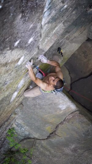 Yuji Hirayama Instagram - アメジスト5.12 トラッド、オンサイト🔥
Amethyst 5.12 trad On sight🔥

@thenorthface 
@thenorthface_climb 
@thenorthfacejp 
@climbskinspain 
@beal.official 
@sendclimbing 
@carbongrip 
@basecamp_mgmt 
@lasportivajp 
@basecamp_onlineshop 
@basecamp_import

#neverstopexploring #tnfathletes #tnfjp #ザノースフェイス #ssk #tradclimbing #フリークライミング

#Repost @hagi_satoru
・・・
超絶スムーズな登りとプロテクションワーク！
@yuji_hirayama_stonerider 
#climbing #bouldering #portrait #portraits 
#tokyocameraclub 
#crackclimbing 
#tradclimbing