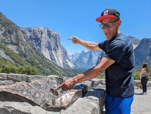 Yuji Hirayama Instagram - On the last day of the trip, we toasted at the Ahwahnee Hotel 🥂 to end the trip.
It was a trip with no plans, staying for 6 days and climbing for 6 days.
My body was sore all over, but I boarded the return flight ✈️.
It was a trip to recall various memories and rewrite them in the memories of the three of us.

Life may be like a moment.
Each person has the role of passing on the baton from their ancestors to future generations, and there are good old things in our own way.

It was a trip that made me want to talk about our legacy and history as much as possible.
The future should be decided by the young people who create the future to continue from us and we (old man) have to leave our wisdom behind.

Hans @hansflorine , who is active at 30 years 2 time old, is almost his birthday🥂🥂 cheers until we meet again 😆👍🍻
And to Johan @mus_johan , who came up with the idea for this trip, it was a great trip. Thank you 😊

旅の最終日、アワニーホテルで乾杯🥂、旅の締め。
6日滞在で6日登ると言う凄いノープランの旅。
身体はあちこち痛いまま、帰りのフライト✈️に乗る。
様々な記憶を思い出し、3人の記憶に再び綴る旅だった。

人生は一瞬のようなものかもしれませんね。
祖先から後世にバトンを繋ぐ役割を一人一人になっていて、古き良きものはそれなりに存在する。

自分達の遺産や歴史はできる限り語りたいと思う旅となった。
未来は未来を作る若者が判断すべきで、おじさん達は知恵を残していかなければ行けない。

還暦にして、アクティブなハンス @hansflorine 、もうすぐお誕生日ですね！
また会う日まで😆👍🍻
そして、この旅を発案してくれたヨハン @mus_johan 、最高の旅でした。ありがとう😊

@thenorthfacejp @thenorthface @thenorthface_climb 
@lasportivajp @beal.official @carbongrip @climbskinspain 
@basecamp_import @basecamp_hanno @basecamp_mgmt 
@yosemitenps @hansflorine @mus_johan 

#neverstopexploring #tnfathletes #tnfjp #ザノースフェイス #yosemitenationalpark #tradclimbing #フリークライミング