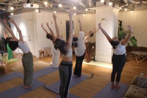 Yukari Taki Instagram - 【Good morning yoga】

7月15日からスタートした
広尾にあるヨガと瞑想のスタジオ
@suwaru_meditation にて
毎週月曜日に
“Woman's golf yoga”の
クラスを担当させて頂いています🧘‍♀️🙏

心地の良い空間で
週の始まりの心と体を
整えに来てください🩵🩵🩵

初心者の方、ゴルフをしない方
どなたでも大歓迎です🫶

集中力、バランス力、柔軟性を
高めるヨガのポーズに
脳を活性化させる呼吸法

そして、さらに
@skyhighjuice さんの
スーパー機能性ジュースとのコラボで
目覚めのいい心と体で週の始まりを
一緒に過ごしていきましょう🕊️✨

有難いことに明日は満席ですが
毎週月曜日、担当していますので
いつでもお待ちしております☺️🙏

——————————
#ヨガ #メディテーション #呼吸法
#yoga #meditation #pranayama 
#ゴルフヨガ #朝ヨガ #朝活 
#suwaru #広尾