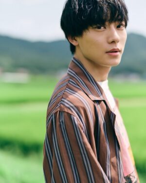 Yuki Inoue Instagram - ・
井上祐貴1st写真集2/3(金)発売決定しました！

人生初の写真集は地元広島で懐かしい場所、食べ物、乗り物と一緒に楽しく撮影してきました
とにかく自信を持ってお届けできる作品になりました
早く見てほしい！！

そして発売するにあたって
お渡し会イベントやオンラインイベントも開催する予定です
今からとても楽しみです