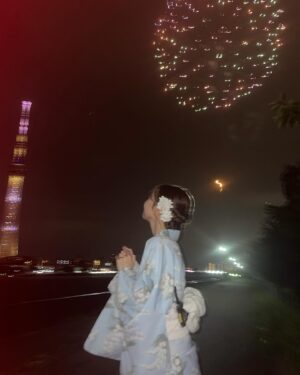 Yuki Kashiwagi Instagram - ༝༚┈❁┈༚༝

隅田川花火大会2024🎇

中継先からのリポートを担当させて
いただきました！☺️🎤

間近で見る花火は迫力があって
とっても綺麗だった〜😌🎆

#花火大会