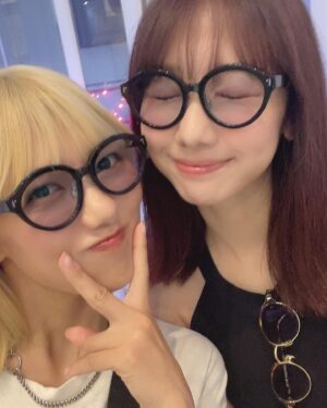 Yuki Kashiwagi Instagram - 𓂃𓊝𓄹𓄺

さえゆき🐰🍑✨

サングラスお揃いチョイスしたよん😎

@resee.official