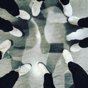 Yuki Kubota Instagram - 舞台『#正偽の芸能プロダクション』千秋楽＆配信ありがとうございました！
刺激たっぷりの時間、最高の座組でした。
氣楽でした。
ありがとうございます！
#鈴木おさむ #今田耕司 #りんたろー。 #山本彰吾 #平井まさあき #久保田悠来