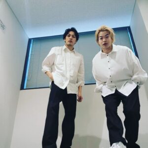 Yuki Kubota Instagram - 舞台『#正偽の芸能プロダクション』千秋楽＆配信ありがとうございました！
刺激たっぷりの時間、最高の座組でした。
氣楽でした。
ありがとうございます！
#鈴木おさむ #今田耕司 #りんたろー。 #山本彰吾 #平井まさあき #久保田悠来