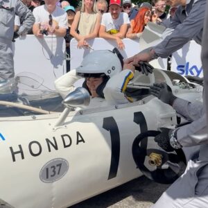 Yuki Tsunoda Instagram - Good times in Goodwood. Thanks for trusting me with this beauty @hondajp ! 🙏