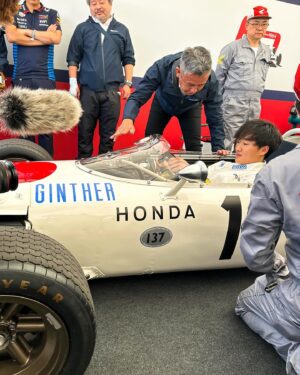 Yuki Tsunoda Instagram - Good times in Goodwood. Thanks for trusting me with this beauty @hondajp ! 🙏