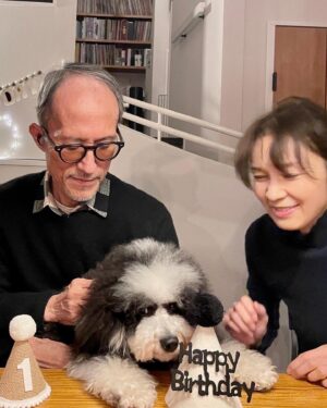 Yukihiro Takahashi Instagram - 初めてイチゴケーキを食べました！　　
12月3日は僕の1歳のお誕生日
皆んながなぜかヨシヨシしてくれた！
ありがとう🐶by Pascal
#pascal 
#birthdaycake 
#cake 
#ありがとう 
#しあわせ #1さいのおたんじょうび