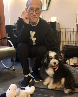 Yukihiro Takahashi Instagram - 軽井沢着、パスキャル少し久しぶり！
ワン子ホテルからの保育園もどりのpascalはとてもいい子です。寂しかっただろうによく頑張ったね。
パパも頑張るからね、、、
#pascal 
##すぬーぴー 
#ミニチュアプードル 
#みけ犬