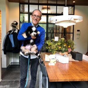Yukihiro Takahashi Instagram - pascal抱っこ下手でごめんね。なんか苦しそう、6キロはパパには辛い体重になって来たよ。
皆さん、沢山のメッセージやプレゼント等、本当に有難う御座います。🙏🙇‍♂️✨
