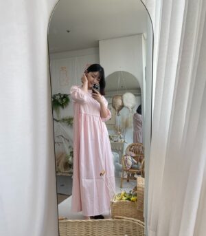 Yukika Teramoto Instagram - 백일사진 찍으러 왔는데 아기가 깰 때까지 셀카놀이 🤍

임신중에 25키로나 쪄서 아직 출산전 몸무게를 완전히 돌아오지 못 한 저에게 비바쇼룸 @viva.showroom 에서 예쁜 원피스 선물해주셨어요😍

한국 국내생산으로 제질도 좋고 편한하고 활동성도 좋아요🩷

#비바쇼룸 #맘룩 #꾸안꾸룩 #육아맘룩 #빅사이즈쇼핑몰 
#협찬