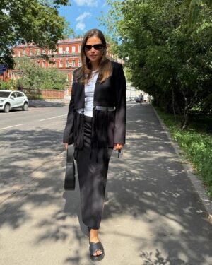 Yuliya Topolnitskaya Instagram - Summer 🤍 
@31gate 🤍