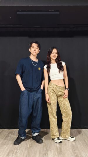 Yun Liu Instagram - 偶爾也想性感一下😉

#dance #music #life
