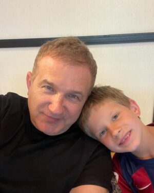Yurii Horbunov Instagram - Як це зворушливо і до сліз приємно,коли твій 7  річний син залишає тобі такі записки!

Сам,без помилок і від усього серця!!

І я тобі дякую сину,що ти в мене є!! Я тебе дуже люблю!!