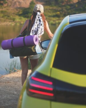 Yüsra Geyik Instagram - Yollar uzadıkça, kendimle aramdaki mesafe azalıyor. Her yolculuk kendimi bulmama yardımcı oluyor. 
Teşekkürler benim gözalıcı yol arkadaşım #peugeot208 
@peugeotturkiye 
#işbirliği