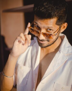 Yuthan Balaji Instagram - இனிய தமிழ் புத்தாண்டு நல்வாழ்த்துக்கள் ✨💚

📸 @shivaojas 
Style by @dharshinisundaram 
Shirt @his_studio 

#yuthan #stylebydharshini #yuthanbalajik #yuthanbalaji