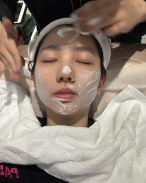 Yuto Lin Instagram - 0723
我來啦！
想要永遠都美美的🤡
謝謝 #聖宜診所 幫我保養✨
超級久違的 #脈衝光 讓臉又質感亮亮了
有超舒適的環境讓我每次體驗都不小心睡著😂
（附上術後保濕 其實在睡覺的照片供您參考😌）
還有溫柔詳細的服務跟諮詢顧問❤️
再配上帥醫師⋯😆
完美😍
@saint.eir
#脈衝光 #聖宜診所 #聖宜忠孝 #阮俊儒醫師 #皮膚保養 #透亮美肌 #精雕細琢完美你型 #永遠當妹子
