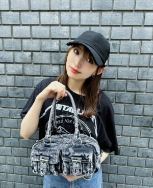 Yuuri Ota Instagram - カジュアルな気分の日🧢
@xgirljp の少しギャルみのあるバッグに惚れました
小さく見えますが、ポケットもついていて色々入りますよ
#xgirl #xgirl_ootd #instafashion