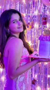 Actress Yuvina Parthavi HD Photos and Wallpapers December 2024