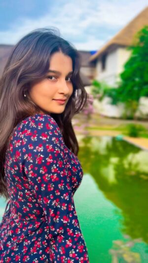 Yuvina Parthavi Instagram - I’d be obsessed too;)
#onesecondreeltrend 🦋💙

#yuvinaparthavi