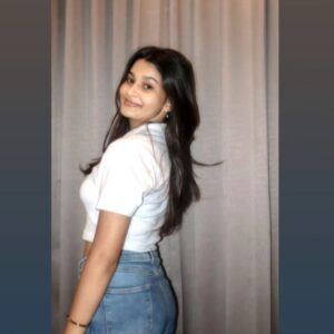 Yuvina Parthavi Instagram - I decide my vibe🐻
the last picture is my fav what's your's🤭🥰?!?