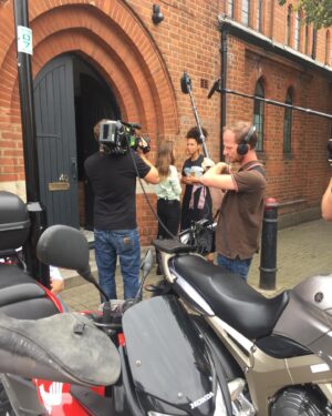 Yvonne Catterfeld Instagram - Nur mein größtes Vorbild im Arm zu halten (letztes Foto), übertrifft das Glück, meine großen Idole getroffen zu haben 💛

Bild 1   3: 2018 in London mit @aliciakeys - ich habe einen Tag mit ihr verbracht und gemeinsam mein Team gecoacht :)

Bild 2: ⁠Zusammen mit @davestewarteurythmics habe ich einen Song performed, den er für mich geschrieben hatte - vor @kofiannan ! Und Bill Clinton - was für eine Auszeichnung ! #whatmakesmehappy