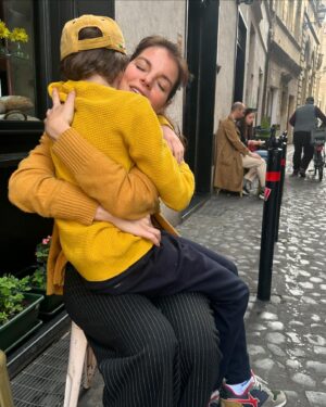 Yvonne Catterfeld Instagram - Nur mein größtes Vorbild im Arm zu halten (letztes Foto), übertrifft das Glück, meine großen Idole getroffen zu haben 💛

Bild 1   3: 2018 in London mit @aliciakeys - ich habe einen Tag mit ihr verbracht und gemeinsam mein Team gecoacht :)

Bild 2: ⁠Zusammen mit @davestewarteurythmics habe ich einen Song performed, den er für mich geschrieben hatte - vor @kofiannan ! Und Bill Clinton - was für eine Auszeichnung ! #whatmakesmehappy