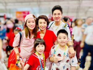 Yvonne Lim Instagram - Well we couldn't attend NDP this year but we still managed to attend South West District NDP@Heartlands family friendly activities 🇸🇬🥰
.
Carrying our NDP packs, my heart swells with gratitude as we combed through the crowd, greeted with warm welcomes from fellow Singaporeans and met our amiable @lowyenling.sg 😍
.
The amazing static displays of SAF, SPF and SCDF vehicles were what got #happyAJ really excited. Much credit to all SAF, SPF, SCDF personnel and volunteers at the event, 辛苦了！🫶🏻
.
Of course the night ended with spectacular drones display and fireworks! 🎆 
.
I am so proud to call this country my home. Here's to celebrating our unique culture, history, and unity that makes our nation so special. I love my country, today and every day!🇸🇬❤️
.
#ndpatheartlands 
#southwestdistrict
#HeartsToGather
#happy59thbirthdaySingapore
#TogetherAsOneUnitedPeople
#SG59
#proudtobeSingaporeans
#lovemycountry🇸🇬
#dutifulgodparents😜
#myjoyandhappiness
#mysunshine
#happymummy 
#happyAlexa 
#wearetiens
#国庆日
#田家趴趴走
#田家过国庆
#新加坡女婿
#平安
#健康
#感恩
@ourbukitgombak