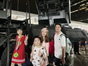 Yvonne Lim Instagram - Well we couldn't attend NDP this year but we still managed to attend South West District NDP@Heartlands family friendly activities 🇸🇬🥰
.
Carrying our NDP packs, my heart swells with gratitude as we combed through the crowd, greeted with warm welcomes from fellow Singaporeans and met our amiable @lowyenling.sg 😍
.
The amazing static displays of SAF, SPF and SCDF vehicles were what got #happyAJ really excited. Much credit to all SAF, SPF, SCDF personnel and volunteers at the event, 辛苦了！🫶🏻
.
Of course the night ended with spectacular drones display and fireworks! 🎆 
.
I am so proud to call this country my home. Here's to celebrating our unique culture, history, and unity that makes our nation so special. I love my country, today and every day!🇸🇬❤️
.
#ndpatheartlands 
#southwestdistrict
#HeartsToGather
#happy59thbirthdaySingapore
#TogetherAsOneUnitedPeople
#SG59
#proudtobeSingaporeans
#lovemycountry🇸🇬
#dutifulgodparents😜
#myjoyandhappiness
#mysunshine
#happymummy 
#happyAlexa 
#wearetiens
#国庆日
#田家趴趴走
#田家过国庆
#新加坡女婿
#平安
#健康
#感恩
@ourbukitgombak