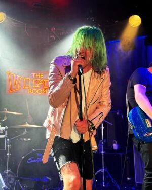 Zach Villa Instagram - VIPER🐍RM RECAP 5.10.24 swipe to the end for ⁉️

Thank you so much for making this such an amazing night. We did that Los Angeles. We fought together, we cried together, and we decided to keep going. Tomorrow and tomorrow and tomorrow…

Shoutout to @dirtymondays @theviperroom @stfsings @paolo_casartelli and @tommyisblack for putting this all together. 

Shoutout to my amazing band @glowandthedark @dma_ii_ @robnagelhout @seebyshreds for throwing down and taking no prisoners. 

Shout out to my amazing team and friends. I love you. 

Shoutout to my incredible fans and anyone who this music touches. We found each other and we’re together now. Love you 💚💚💚

run it up. On to the next.