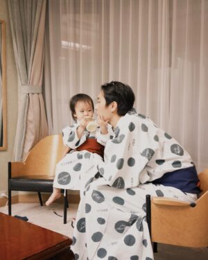 Zack Fanchiang Instagram - - 
我們好像三隻🐄
來自北海道的🐄一家🤪