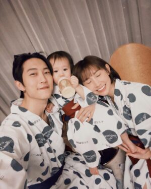 Zack Fanchiang Instagram - - 
我們好像三隻🐄
來自北海道的🐄一家🤪