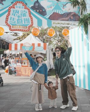 Zack Fanchiang Instagram - -
希望妳能擁有更自由的靈魂
無懼無畏的享受更豐富的人生💛
-
週末帶粿醬去看恐龍馬戲團🎪
看到會動的巨大恐龍🦖（見圖6
👶🏻竟然都不怕欸
還玩得很開心 一身汗🤣
-
👦🏻 @filter017 @onitsukatiger_taiwan 
👧🏻 @filter017  @vanstw 
👶🏻 @thenorthface_tw  @vanstw
#兒童新樂園尋龍祭