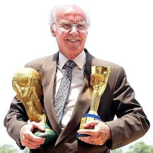 Zagallo Instagram - Hoje nosso Zagallo faria 93 anos. E todos os dias lembramos dele, de seus exemplos e do seu amor pela eterna amarelinha, que amanhã disputa a medalha de ouro nos Jogos Olímpicos de Paris. Que as meninas do nosso futebol feminino se inspirem nesse amor e conquistem essa tão sonhada medalha de ouro para o Brasil. Seria um presente mais do que especial para nosso eterno velho lobo. 
Aproveitamos para agradecer às homenagens que estamos recebendo ao longo do dia! Ele certamente está feliz! #equipezagallo