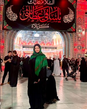 Zahra Habib Instagram - اكثر شخص احبه 
واكثر شخص ارتاح من اروح يمه 
سبحان من زرع هاي المحبة بقلوبنا 💔