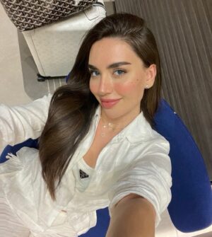 Zahraa Sami Instagram - Zozo kaçtı ✈️🐥..

وين مدينة أحلامكم ويا منو حابين تروحون الها؟