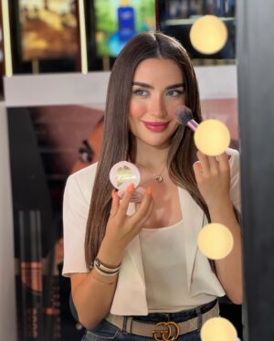 Zahraa Sami Instagram - غالباً اجمل الاشياء الي تصير النا هيا الي تحدث بالصدف بدون تخطيط تتفقون؟✨
sometimes the most beautiful things are the ones we stumble upon by accident🤍