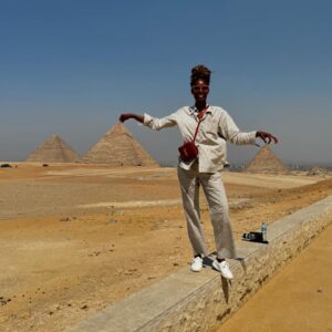 Zainab Johnson Instagram - My first time in Cairo- I came I saw I dumped…literally 🤭 

1. Thank you @kotn for the dope experience
2. Pyramids of Giza
3. Visiting Islamic Cairo 📸: @arthursjames 
4. The Set (Citadel football field)
5. Sunset on The Nile 
6. Cafe in Zamalek
7. Spice dealer at Khan el-Khalili 
8. Mosque entryway
9. Fifty Shades of Grey Zamalek
10. Egyptian Mango Juice 😋
11. Modesty Z 
12. Bread is Life
13. Three comedians walk into a mosque
14. Sphinx
15. Felucca ride on The Nile…
16. Alhamdulilah 
17. The cure.

#egypt #travel #experience #comedy #zainab #life #fashion