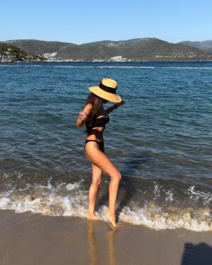 Zarifa Mgoyan Instagram - Батарейка заряжена на 100%
Спасибо за эти дни🙏🏻

А теперь возвращаемся домой, так много интересного впереди, соскучилась❤️